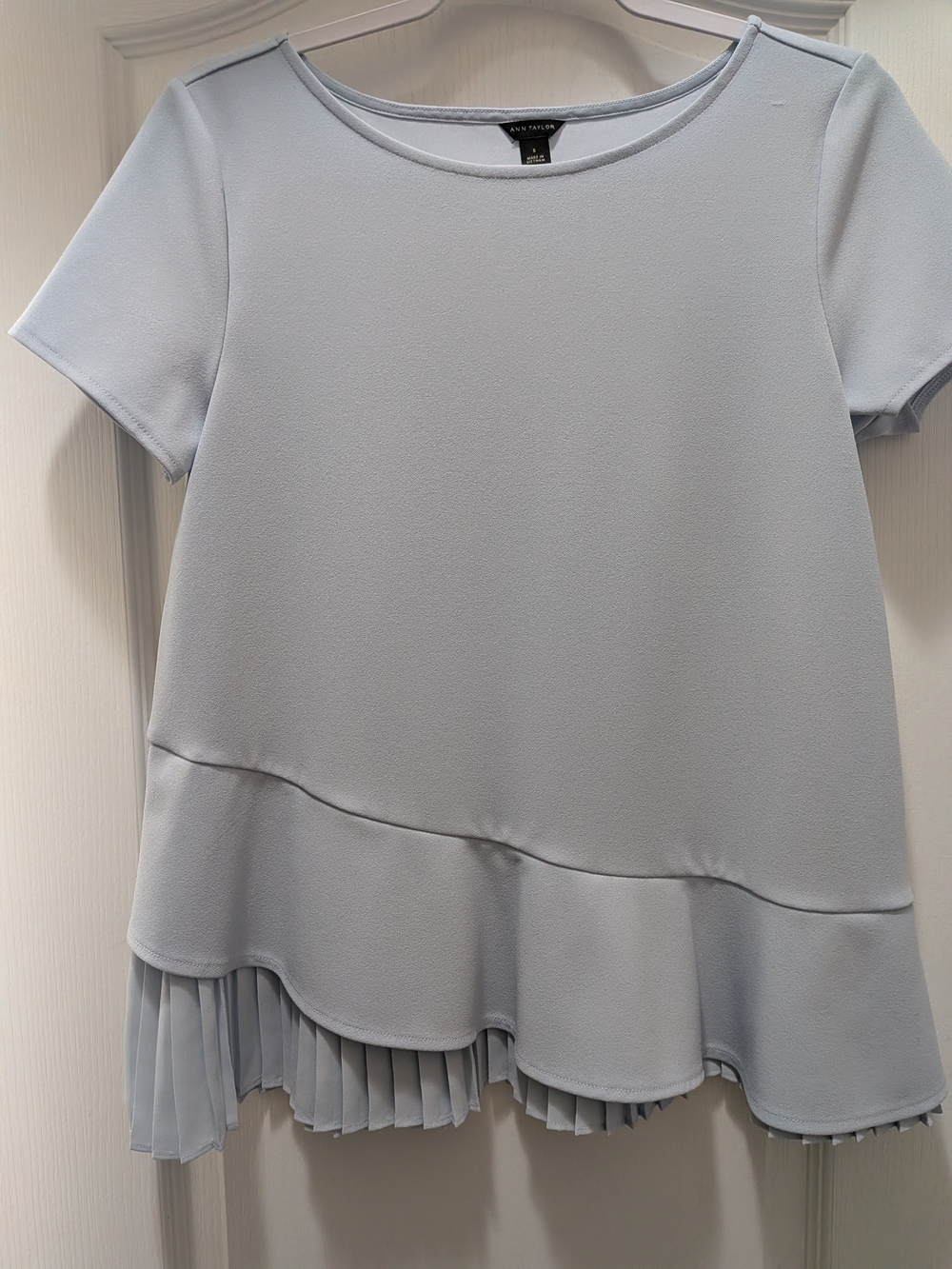 Ann Taylor Light Blue Short-Sleeve Pleated-Hem Top